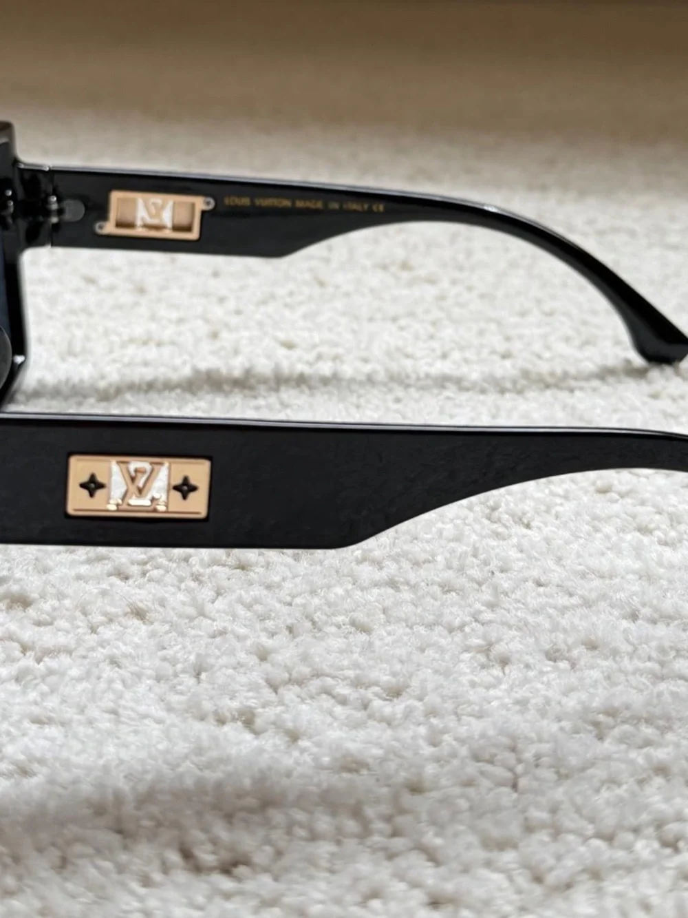 Louis Vuitton LV Women’s Sunglasses Black & Gold Oversized Designer Shades - Picture 5 of 5